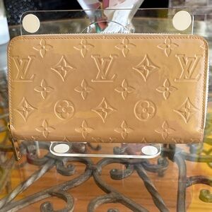 Authentic Louis Vuitton Beige Vernis Monogram Wallet